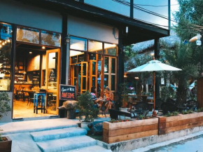 Отель Bloom Cafe & Hostel  Ko Tarutao